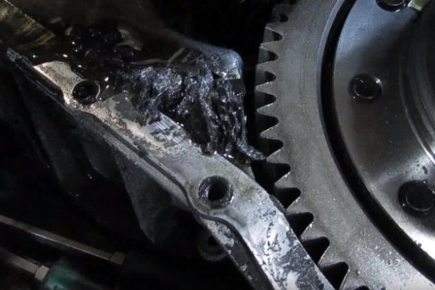 10 признаков поломки коробки передач