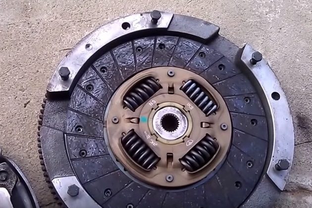 10 признаков поломки коробки передач