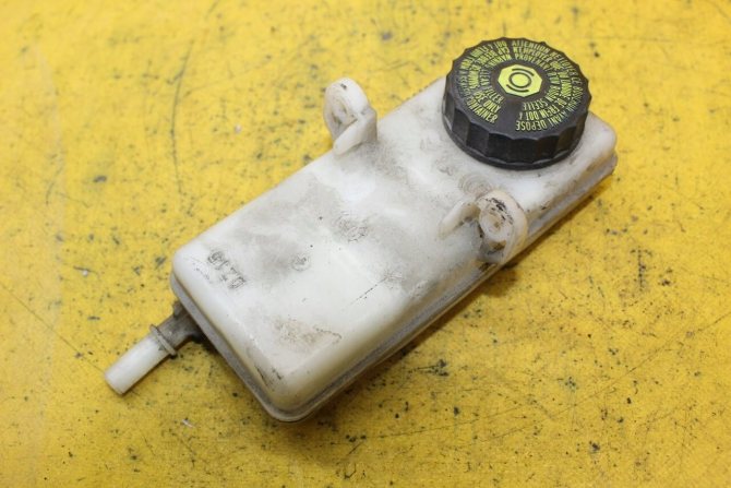 Бачок тормозной жидкости