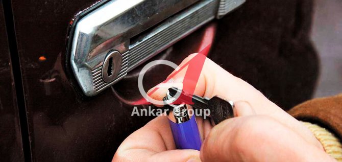 Что делать, если замок двери автомобиля замерз?