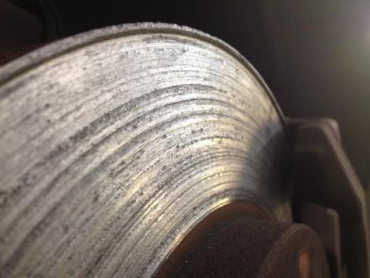 как определить пробег по износу тормозных дисков