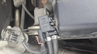 Как проверить клапан адсорбера на приоре?