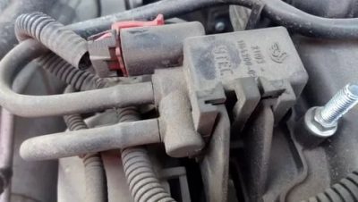 Как проверить клапан адсорбера на приоре?