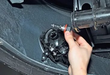 Как снять противотуманную фару на приоре?