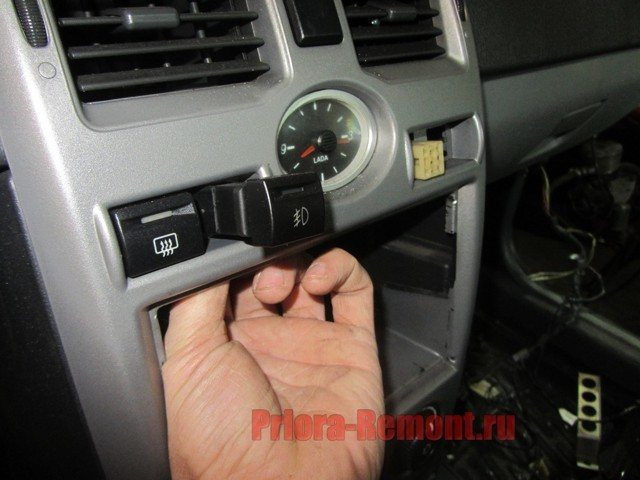 Как снять щиток приборов на Лада Приора своими руками: видеоинструкция