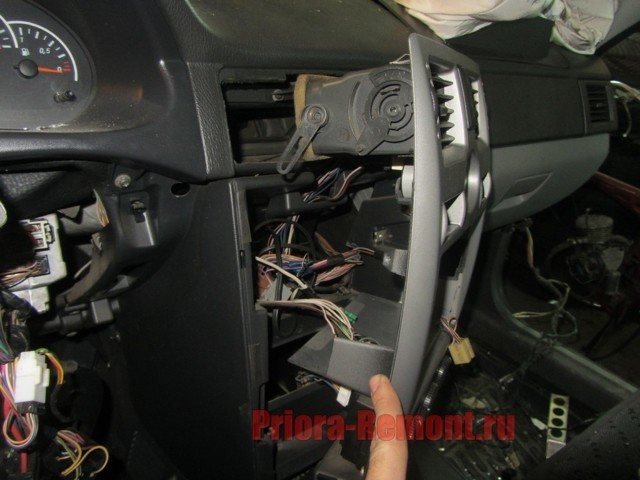 Как снять щиток приборов на Лада Приора своими руками: видеоинструкция
