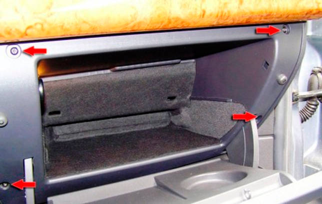 Как заменить салонный фильтр в Опель Астра J?