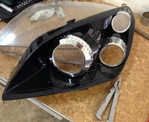 ксеноновая фара в разобранном виде