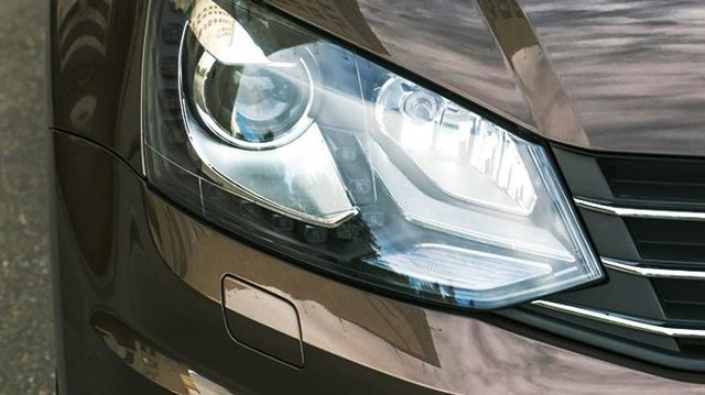 Лампы на Фольксваген Поло седан: замена ближнего и дальнего света