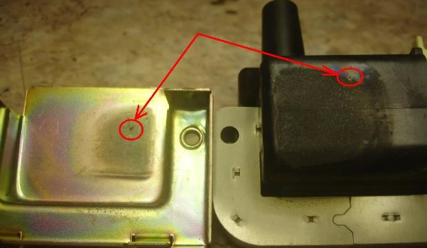 Так выглядят следы перегрева на корпусе катушки зажигания