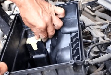 Воздушный фильтр Форд Фокус 2: где находится, замена