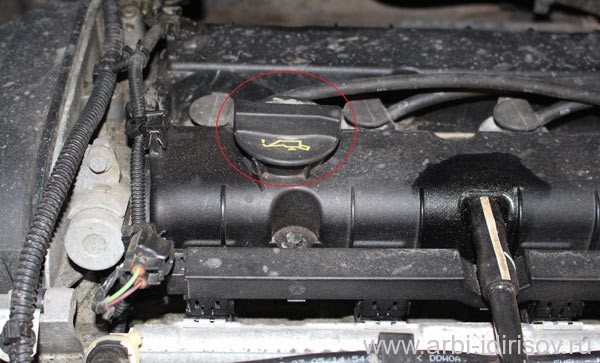 Заливная масляная пробка (крышка) клапанной крышки