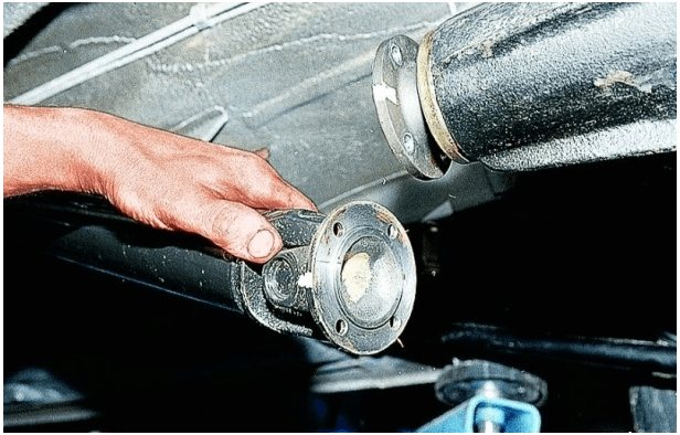 Замена подвесного подшипника на ВАЗ 2107 как проверить и поменять эластичную муфту карданного вала смазать отцентрировать инструкции