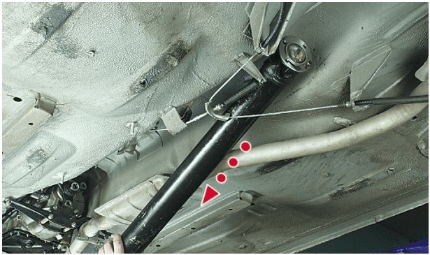 Замена подвесного подшипника на ВАЗ 2107 как проверить и поменять эластичную муфту карданного вала смазать отцентрировать инструкции