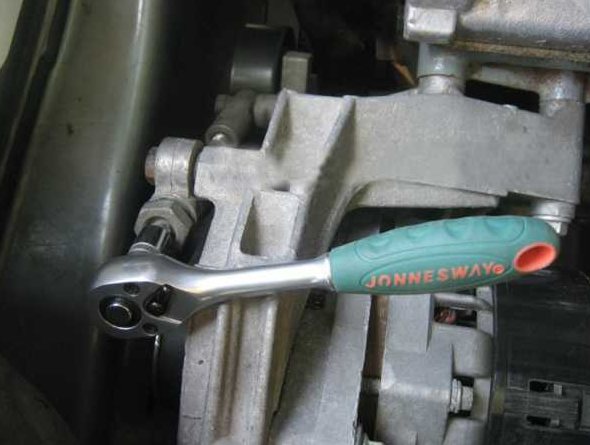 Замена ролика ремня генератора на Лада Гранта 12