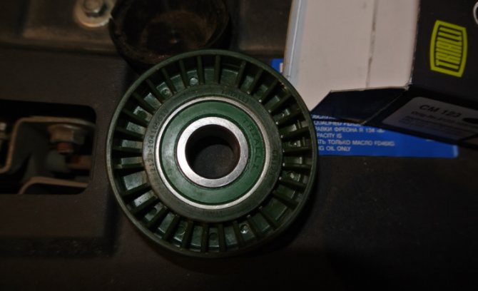 Замена ролика ремня генератора на Лада Гранта 2