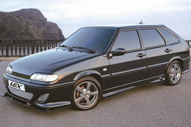 Черный тюнингованный ВАЗ 2114 Черный тюнингованный ВАЗ 2114