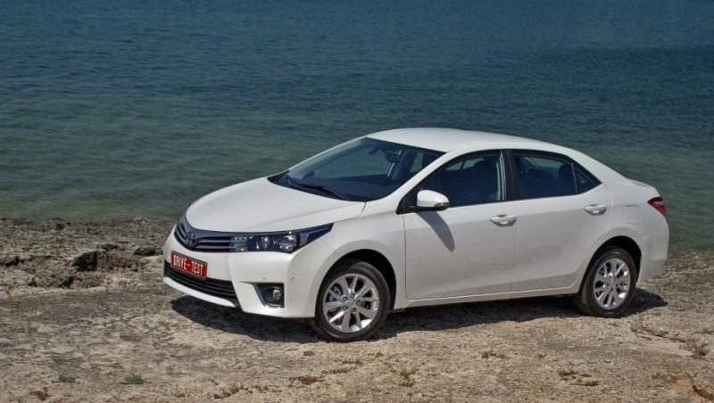 Автомобиль Тойота Королла Автомобиль Тойота Королла