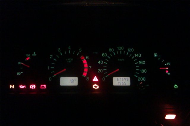 Значок Check Engine под аварийной сигнализацией - говорит о неполадках в работе мотора Значок Check Engine под аварийной сигнализацией - говорит о неполадках в работе мотора