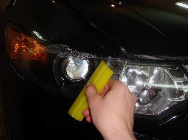 Разравнивание шпателем материала Разравнивание шпателем материала