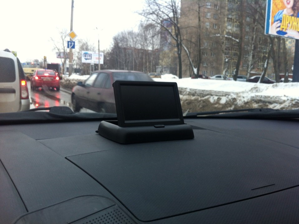 Приспособление в салоне автомобиля Приспособление в салоне автомобиля