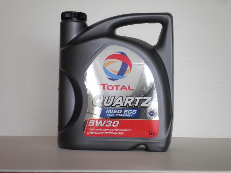 Моторное масло «Total quartz 5w30» в пятилитровой упаковке Моторное масло «Total quartz 5w30» в пятилитровой упаковке