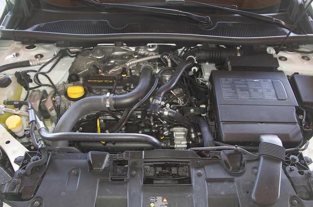 Подкапотное пространство Renault Megane 2 Подкапотное пространство Renault Megane 2