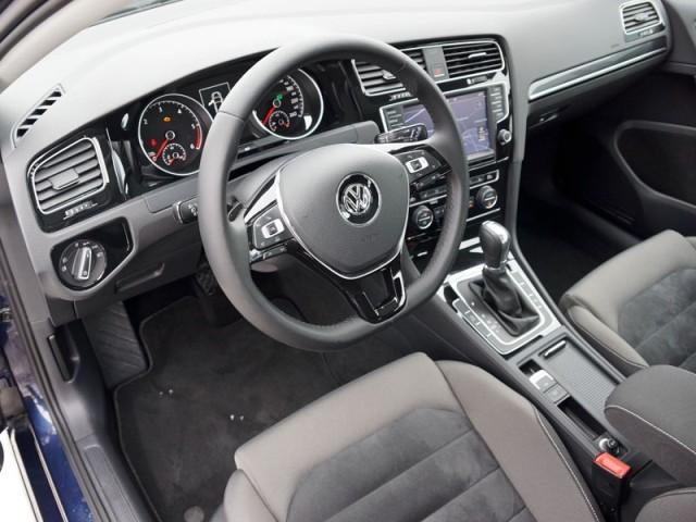 Салон VW Golf с автоматической КПП DSG Салон VW Golf с автоматической КПП DSG