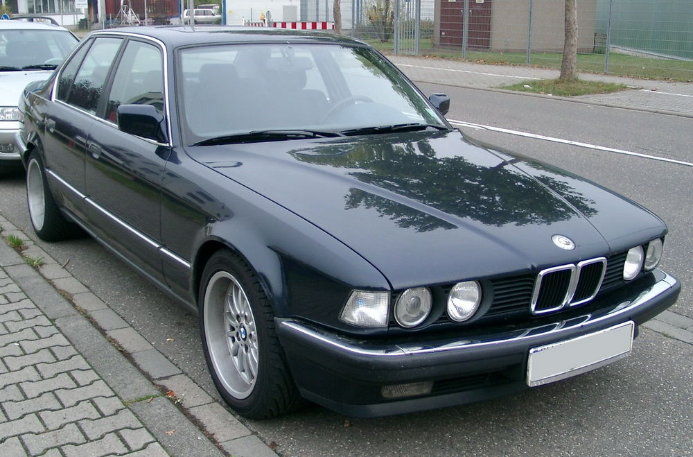 Автомобиль BMW E32 BMW 7-series