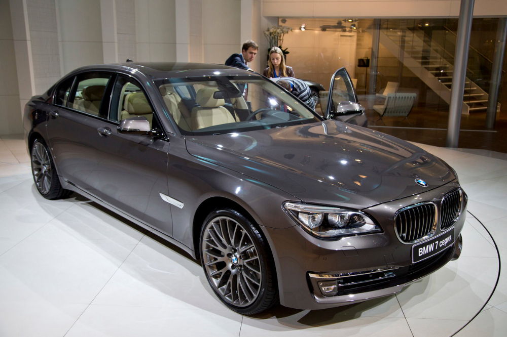 Автомобиль BMW 7 серии BMW 7