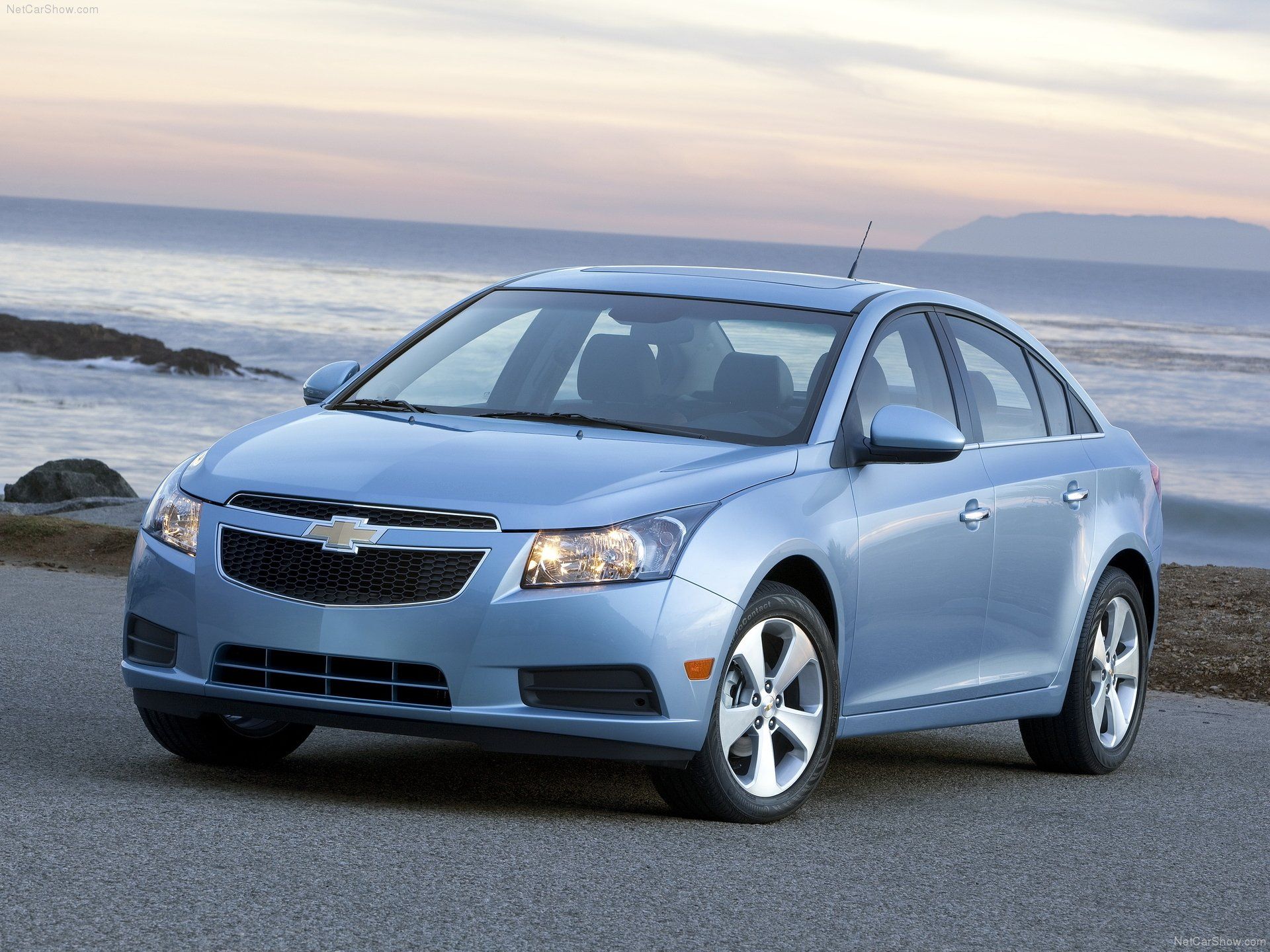 Chevrolet Cruze Автомобиль Шевроле Круз сразу после выхода с конвейера занял лидирующие позиции на рынке