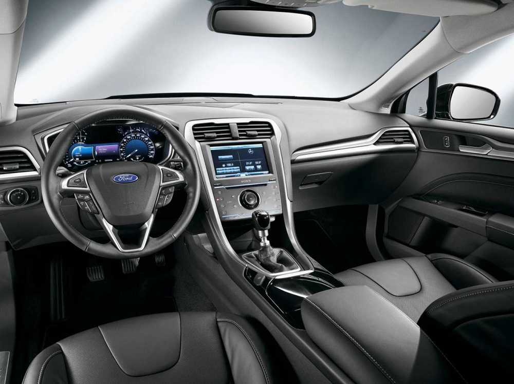 Ford Mondeo салон автомобиля Ford Mondeo салон автомобиля