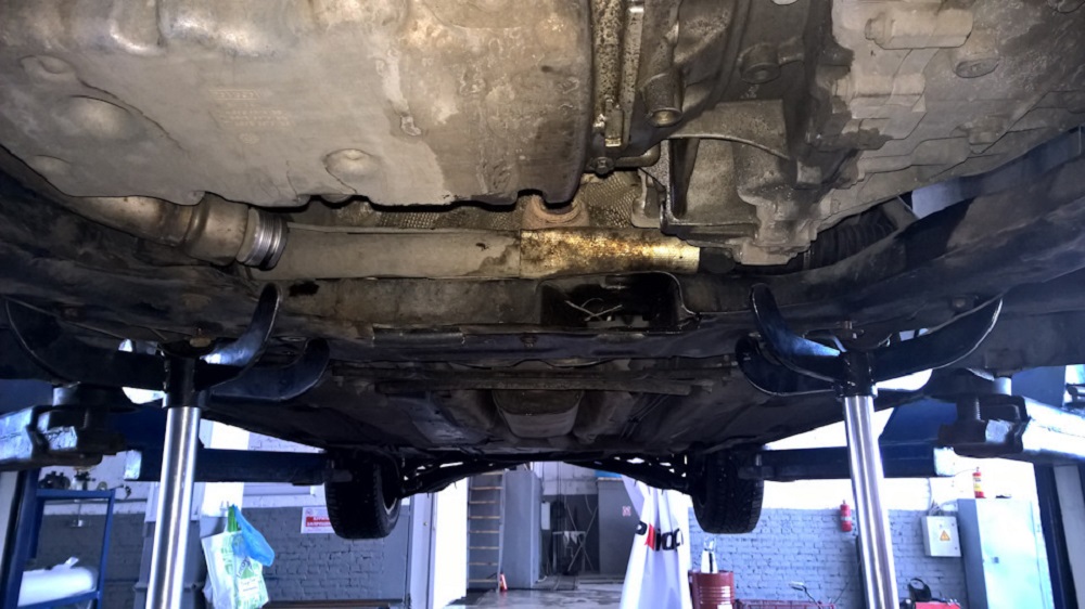 Ford Mondeo вид снизу Ford Mondeo вид снизу