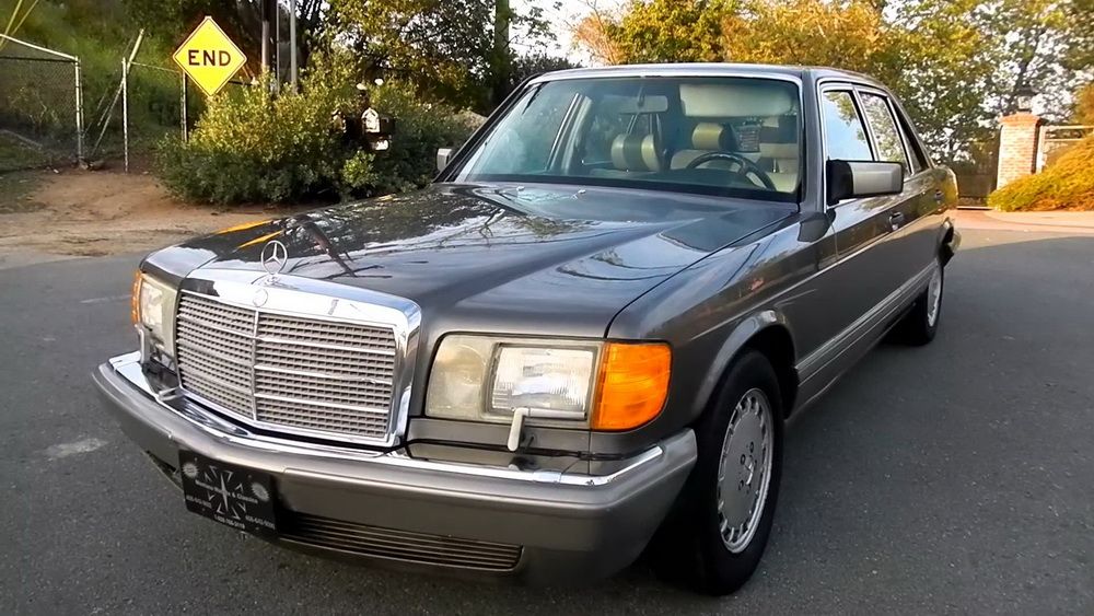 Mercedes Benz 560 1986 года Автомобиль Mercedes Benz