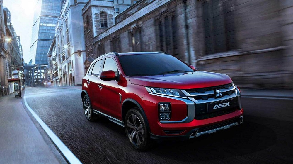 Mitsubishi ASX Mitsubishi ASX едет по дороге