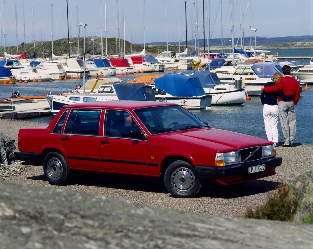 Автомобиль Volvo 7 серии Volvo 740 GL