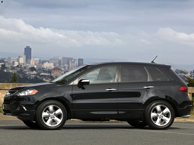 Автомобиль Acura RDX: вид сбоку Автомобиль Acura RDX: вид сбоку