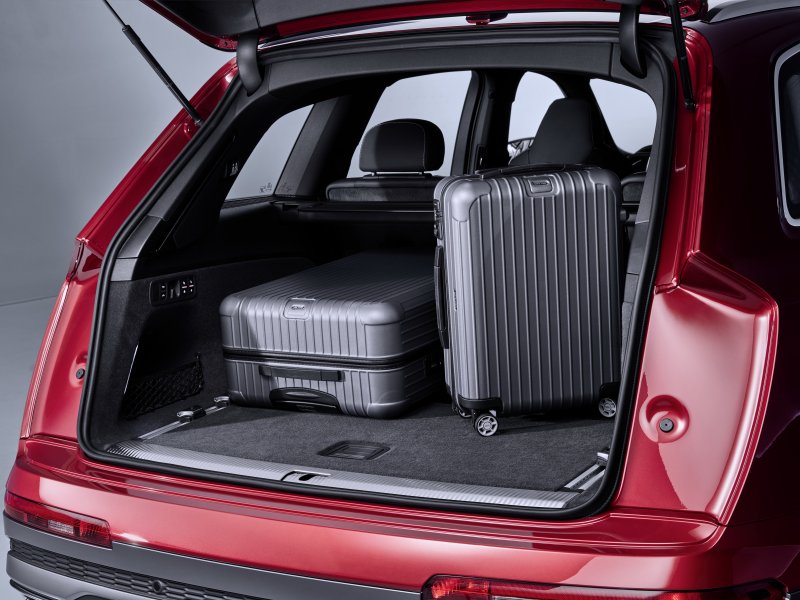 Вместительность багажника Audi Q7 Багажник Audi Q7