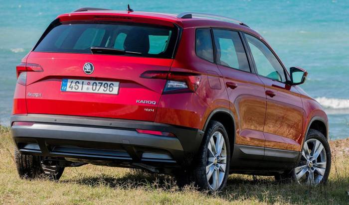 Вид Skoda Karoq сзади Авто Skoda Karoq сзади