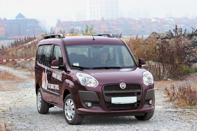Автомобиль FIAT Doblo Автомобиль FIAT Doblo в пассажирском варианте может быть оснащён 7 сиденьями