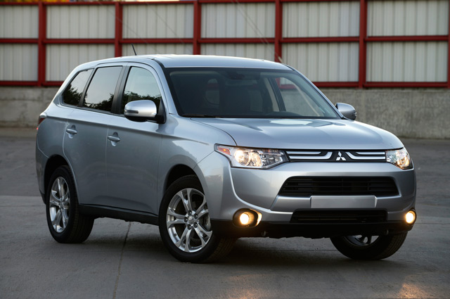 Внешний вид автомобиля Mitsubishi Outlander Внешний вид автомобиля Mitsubishi Outlander