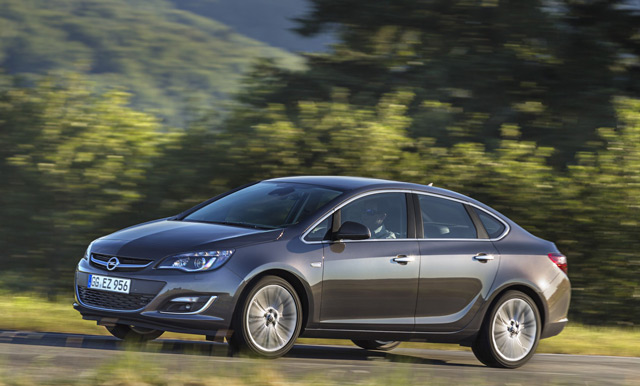 Автомобиль Opel Astra Форма кузова автомобиля Opel Astra стала ещё совершеннее