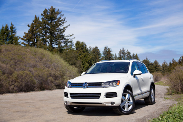Автомобиль Volkswagen Touareg Немецкий автомобиль Volkswagen Touareg - гордость своих конструкторов