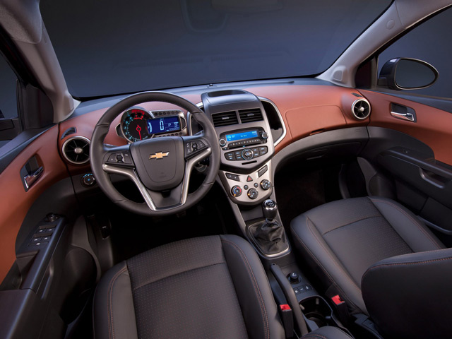 В салоне автомобиля Chevrolet Aveo В салоне автомобиля Chevrolet Aveo