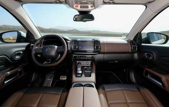 Интерьер Citroen C5 Aircross Citroen C5 Aircross внутри