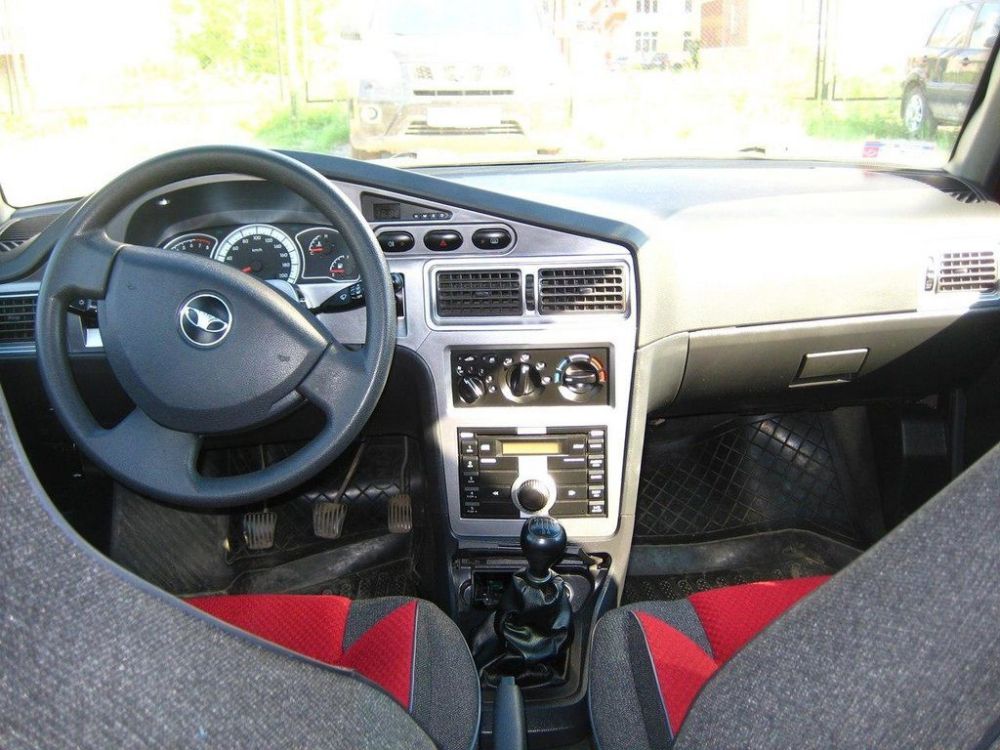 Салон автомобиля Daewoo Nexia Салон Daewoo Nexia