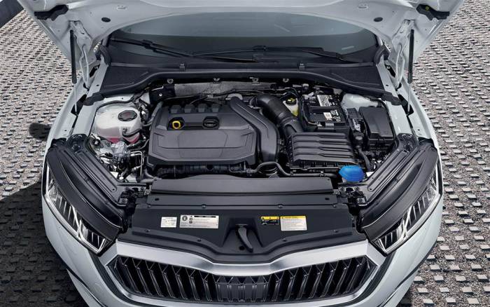 Моторный отсек Skoda Octavia Двигатель Skoda Octavia