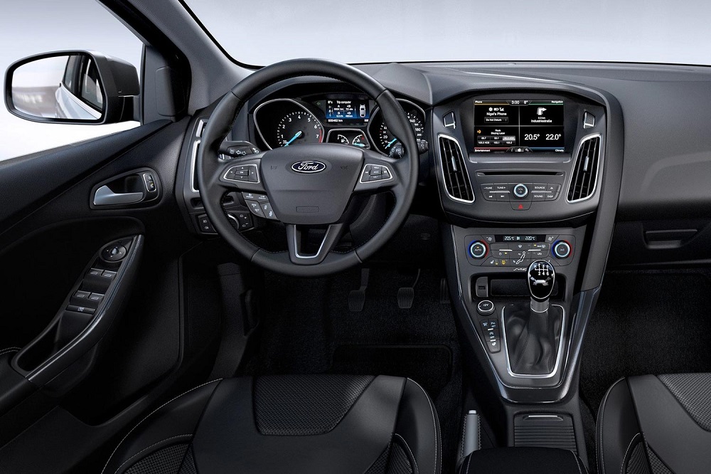 Салон автомобиля Ford Focus Ford Focus салон