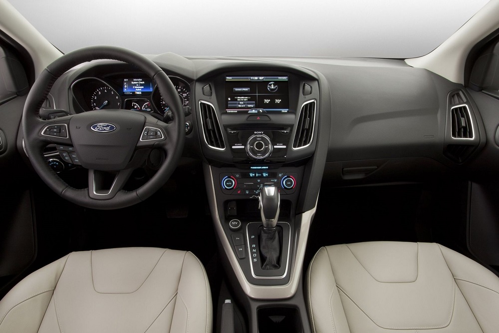 Салон Ford Focus Ford Focus салон машины