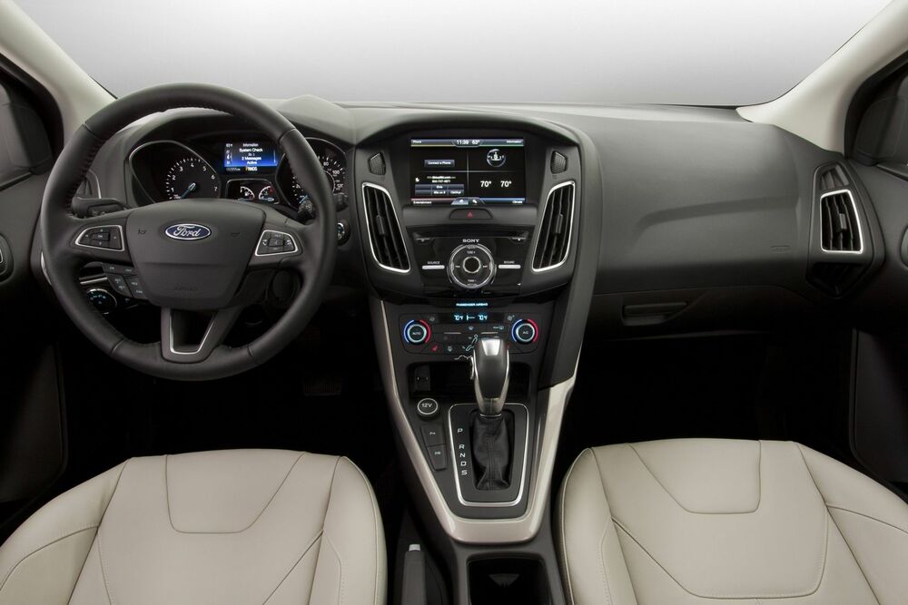 Салон Ford Focus Ford Focus салон светлый